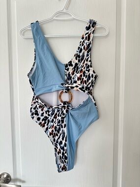 Leopard & Blue Colorblock Cutout One Piece Swimsuit High Cut Ring Detail Sz L